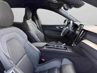 Volvo XC60 Facelift B5 Black Edition Plus / Essence (2025) - Foto 15