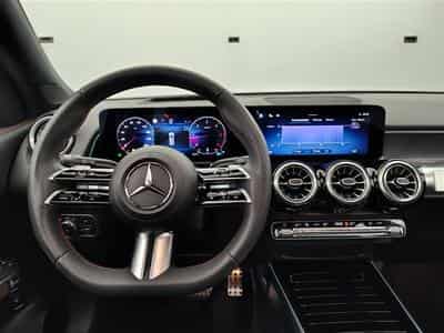 Mercedes GLB 180 180d AMG Line 7pl. NAVI / FULL LED / PANO / CAMERA 360° (2025) - Photo 9