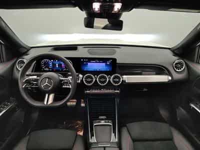 Mercedes GLB 180 180d AMG Line 7pl. NAVI / FULL LED / PANO / CAMERA 360° (2025) - Photo 8