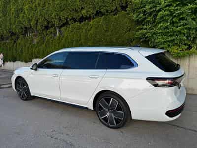 VW Passat Variant 1.5 TSI eHybrid 200 kW R-Line (2026) - Photo 2