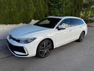 VW Passat Variant 1.5 TSI eHybrid 200 kW R-Line (2026) - Photo 1