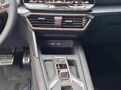 Cupra Leon 1.5 eTSI DSG (2025) - Photo 10