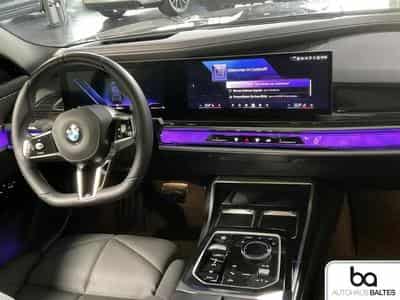 BMW 740 (2026) - Photo 10
