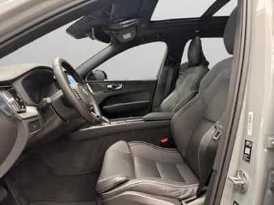 Volvo XC60 Facelift B5 AWD Plus Black Edition / Essence 2026 (2025) - Foto 9