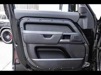 Land-Rover Defender 110 D250 HARD TOP S AWD (3-SEAT VERSION) - SANTORINI BLACK - (2025) - Photo 8