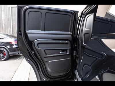 Land-Rover Defender 110 D250 HARD TOP S AWD (3-SEAT VERSION) - SANTORINI BLACK - (2025) - Photo 12