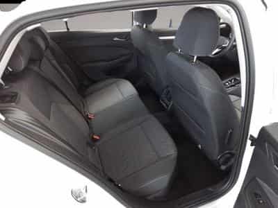 VW Golf (2025) - Photo 4