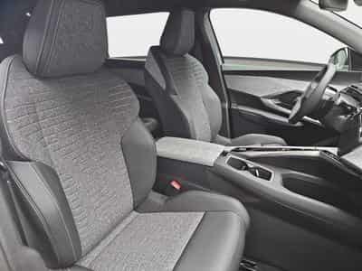 Peugeot 5008 1.2 PureTech 146 e-DSC6 ALLURE (2025) - Photo 14