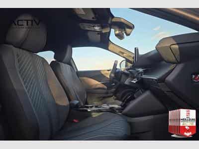 Peugeot 2008 Hybrid 145 e-DCS6 Allure (2026) - Photo 9
