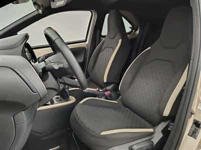 Toyota Aygo 1.0i VVT-i X pulse CARPLAY / FULL LED / CAMERA / JA 17" (2023) - Photo 7