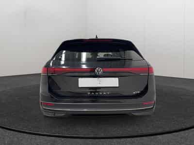 VW Passat Variant (2025) - Photo 4
