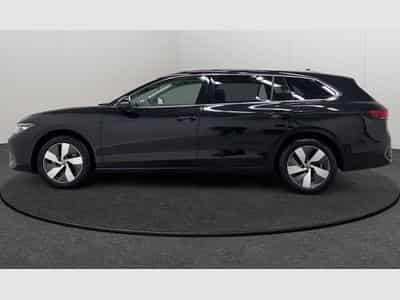 VW Passat Variant (2025) - Photo 2
