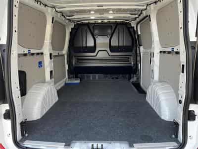 VW T7 BEV 100 kW RWD KR (2026) - Photo 7