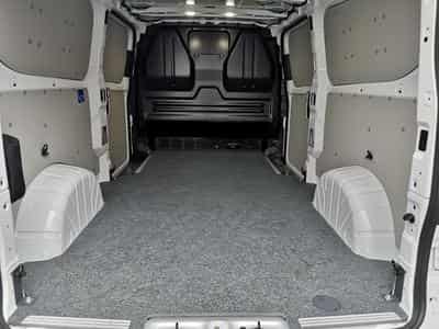 VW T7 BEV 100 kW RWD LR (2026) - Photo 8