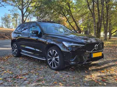 Volvo XC60 ULTIMATE DARK B4D AWD (2022) - Foto 1
