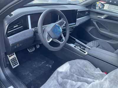 VW Passat Variant 2.0 TDI 110 kW R-line (2025) - Photo 1
