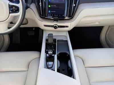 Volvo XC60 B4 Plus Dark / Essence (2023) - Foto 11