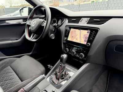 Skoda Octavia Octavia Combi RS 2.0 TDI DSG 4x4 /LED/ACC/AHK/ (2020) - Photo 12