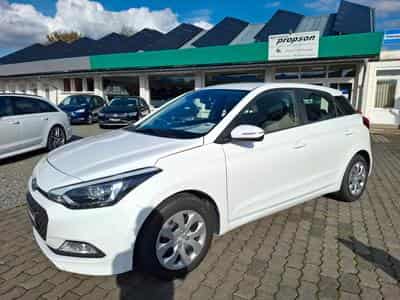 Hyundai i20 1.4 Trend Aut. KLIMA USB SHZ TEMPOMAT (2017) - Photo 1