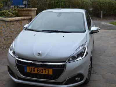 Peugeot 208 Berline (2016) - Photo 1