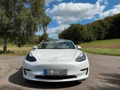 Tesla Model 3 (2021) - Photo 1