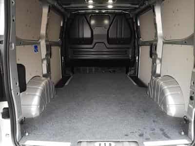 VW T7 BEV 100 kW RWD KR (2026) - Photo 8