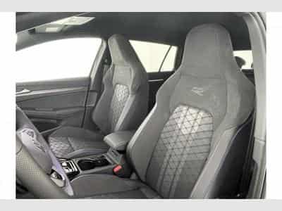 VW Golf Variant R-Line Edition (2026) - Photo 12