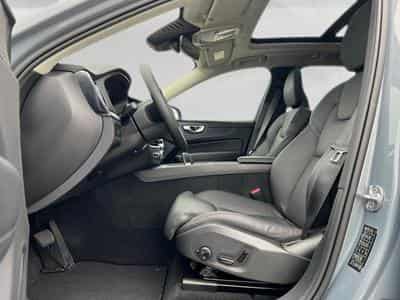 Volvo XC60 Plus Dark (2023) - Photo 9