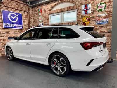 Skoda Octavia Octavia RS Combi 2.0 TSi 245cv Auto (2023) - Foto 2