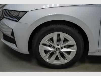 Skoda Octavia Kombi 1,5 eTSI (2026) - Foto 5