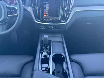 Volvo V60 B4 Plus Dark / Diesel (2023) - Foto 11