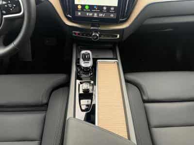 Volvo XC60 Facelift T6 Plus Dark / Hybride (2025) - Foto 11