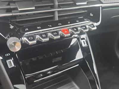 PEUGEOT 208 e-208 136ch GT (2021) - Photo 11
