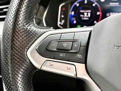 VW Passat Variant SW 2.0 TDI R-Line DSG *IQ.LIGHT *PANO* CUIR *360°* A (2020) - Foto 12