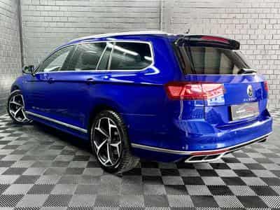 VW Passat Variant SW 2.0 TDI R-Line DSG *IQ.LIGHT *PANO* CUIR *360°* A (2020) - Foto 4