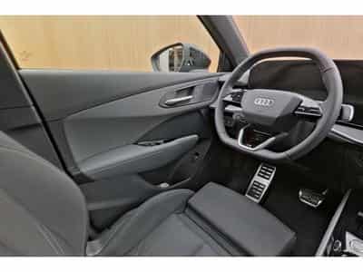 Audi Q3 35 TFSI S line 110 kW-150CV S tronic - Jantes 20" - Attelage (2026) - Foto 10