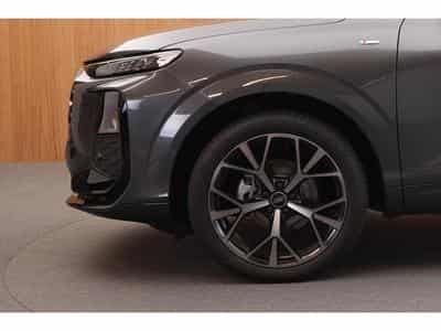 Audi Q3 35 TFSI S line 110 kW-150CV S tronic - Jantes 20" - Attelage (2026) - Foto 11