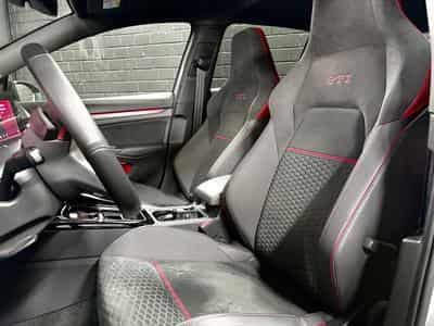 VW Golf GTI Clubsport 2.0 TSI 300 CV DSG7 *MATRIX* *TÊTE HAUTE* *PAN (2024) - Photo 6