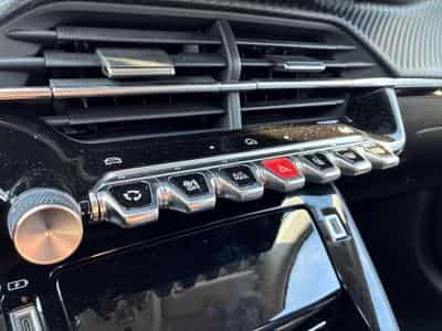 PEUGEOT 208 1.2 Hybrid 100ch Allure e-DCS6 (2024) - Photo 8