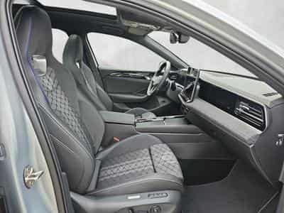 VW Passat Variant 2.0 TDI 142 kW 4Motion R-Line (2025) - Foto 10