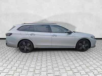 VW Passat Variant 2.0 TDI 142 kW 4Motion R-Line (2025) - Foto 8