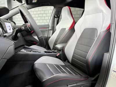 VW Golf GTI Clubsport 2.0 TSI 300CV DSG7 ** Cuir ** (2021) - Photo 7