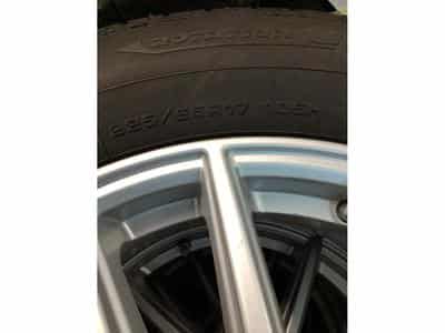 Jantes et pneus – 17" - Photo 1