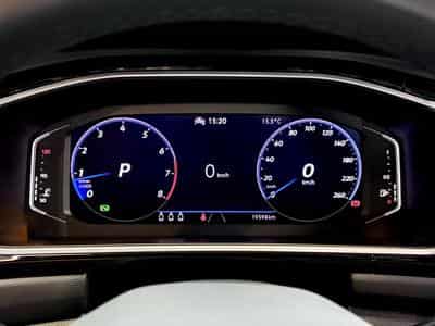 VW T-Roc R-line 150 CV DSG 7 TSI ** Caméra ** ACC ** (2022) - Photo 13