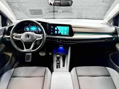 VW Golf Life ACTIVE 2.0 TDI DSG7 150 CV ** Attelage ** Caméra ** (2022) - Photo 9