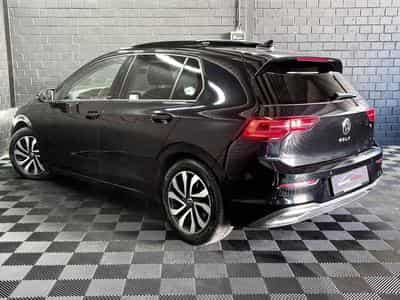 VW Golf Life ACTIVE 2.0 TDI DSG7 150 CV ** Attelage ** Caméra ** (2022) - Photo 4