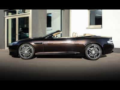 Aston-Martin Virage VOLANTE 6.0 V12 TOUCHTRONIC II – MARRON BLACK (2013) - Photo 2