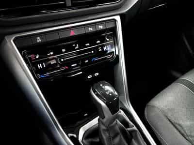 VW T-Roc Life 150 CV TSI DSG7 ** Attelage ** Pneus 4 Saisons** (2024) - Foto 13