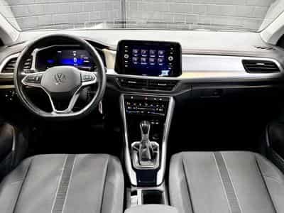 VW T-Roc Life 150 CV TSI DSG7 ** Attelage ** Pneus 4 Saisons** (2024) - Foto 8