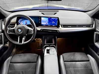 BMW X1 18i sDrive 136 CV M-Sport * Hayon * Caméra * Sièges chauffan (2025) - Foto 9